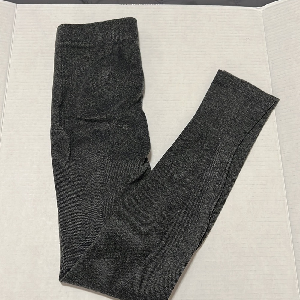 Vince extra small gray leggings/skinny leg pants with elastic waist band.